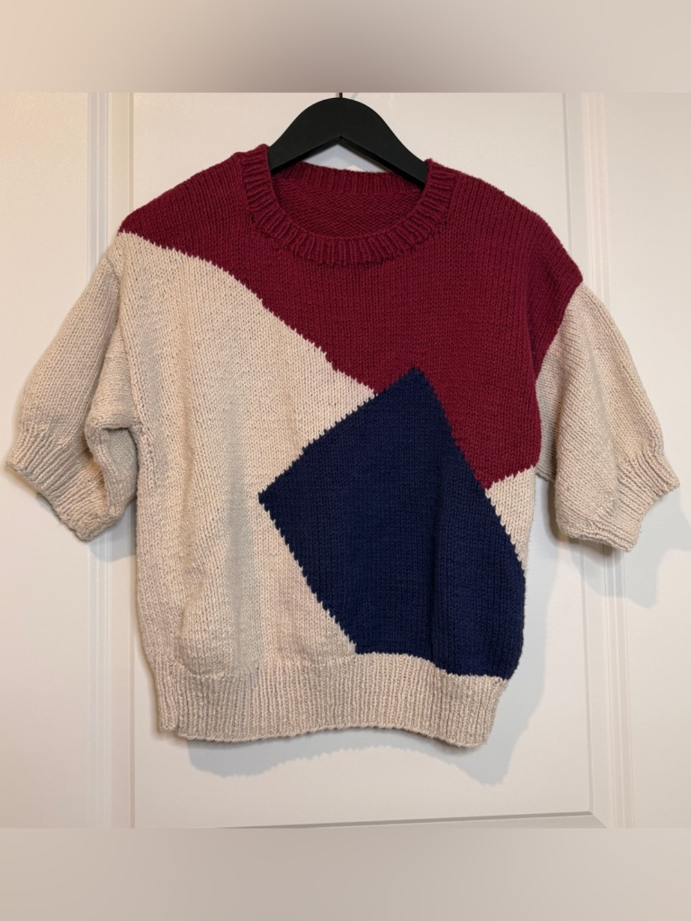 Geometric Colorblock Short-Sleeve Crewneck Sweater - Burgundy, Navy & Cream